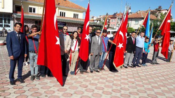 İlköğretim Haftası Kutlama Etkinliği İlçemiz Atatürk Meydanı´nda Yapıldı.